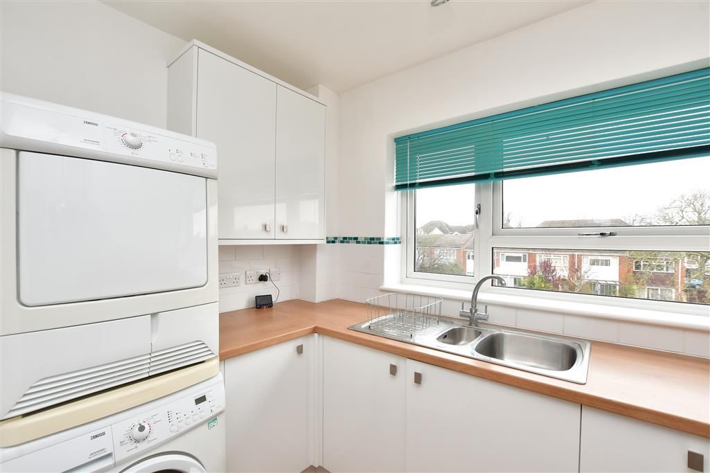 1 bed flat for sale in Audley Place, Sutton, Surrey SM2, £250,000