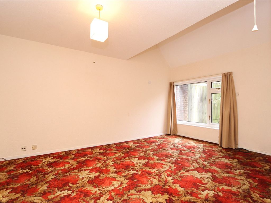 3 bed end terrace house for sale in Arncliffe Drive, Heelands, Milton Keynes MK13, £300,000