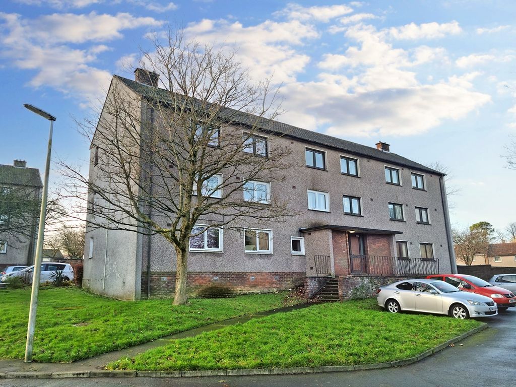 3 bed flat for sale in Alexander Road, Glenrothes KY7, £57,995
