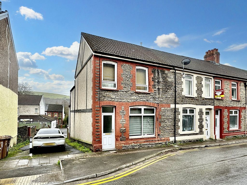 3 bed end terrace house for sale in Llanbradach, Caerphilly CF83, £140,000