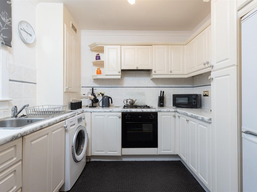 4 bed property for sale in Brahan Terrace, Perth PH1, £143,950