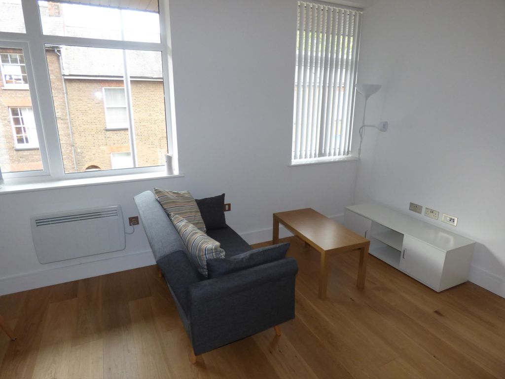 1 bed flat to rent in Flowers Way, Luton LU1, £1,050 pcm