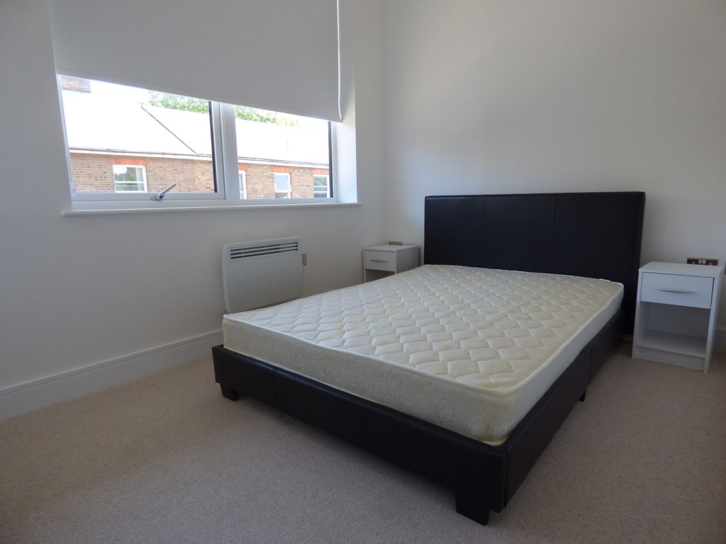 1 bed flat to rent in Flowers Way, Luton LU1, £1,050 pcm
