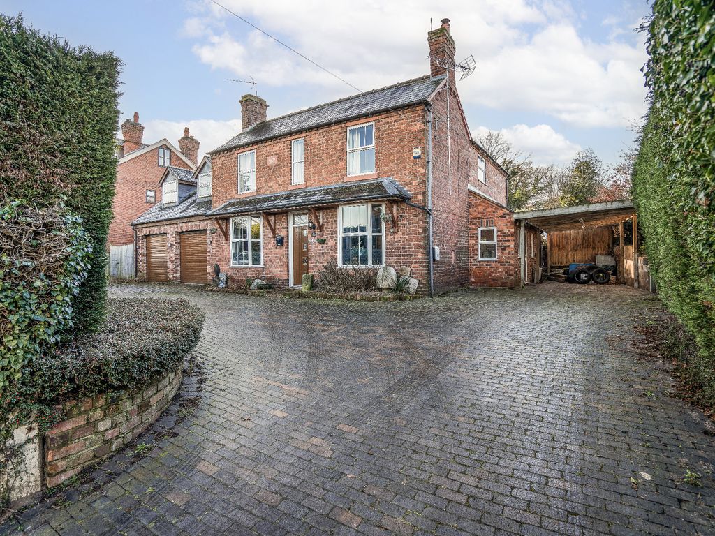 4 bed detached house for sale in Habberley Road, Kidderminster DY11, £550,000