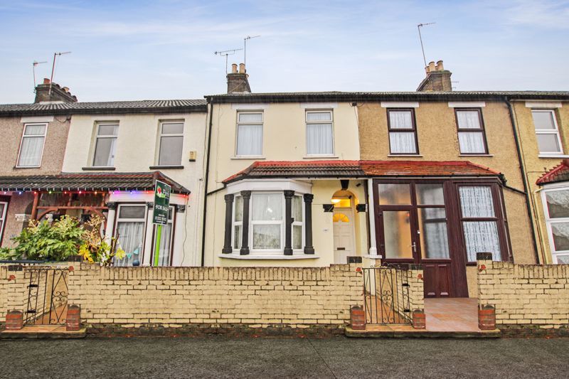 3 bed terraced house for sale in Gilbert Road, Belvedere DA17, £375,000