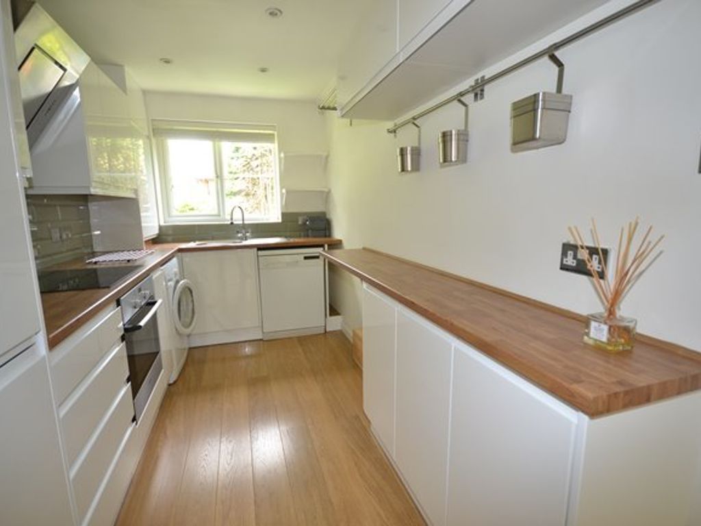 2 bed maisonette to rent in Milton Road, Harpenden AL5, £1,300 pcm