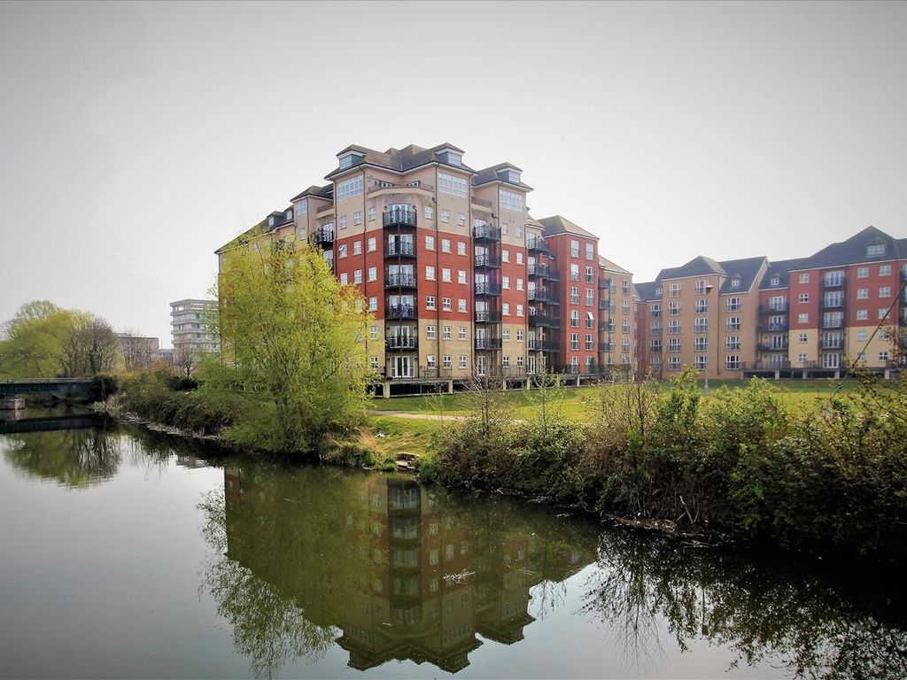 1 bed flat for sale in Britannia House, Palgrave Road, Bedford MK42, £160,000