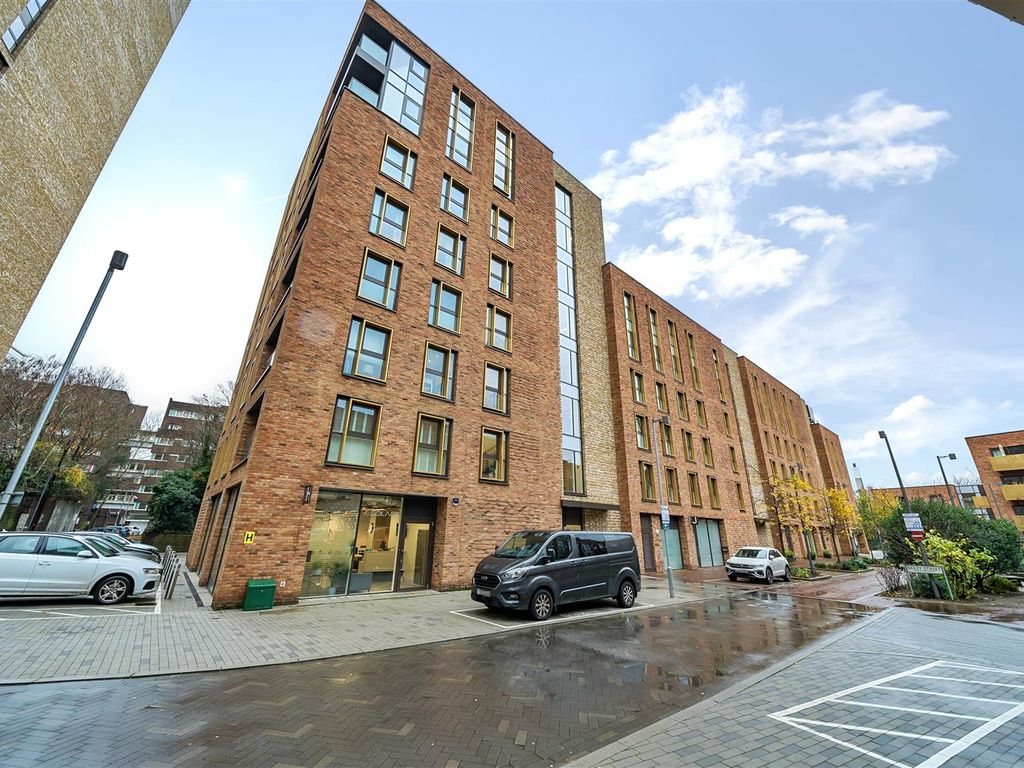 1 bed property for sale in Bailey Street, London SE8, £425,000