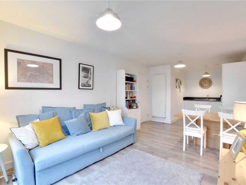 1 bed flat for sale in Ottley Drive, Blackheath, London SE3, £325,000