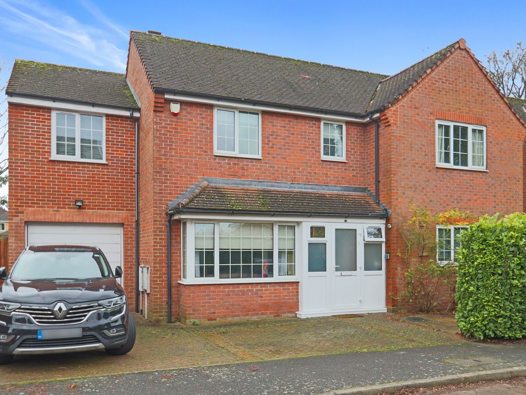 4 bed detached house for sale in Fulford Road, Caterham CR3, £695,000