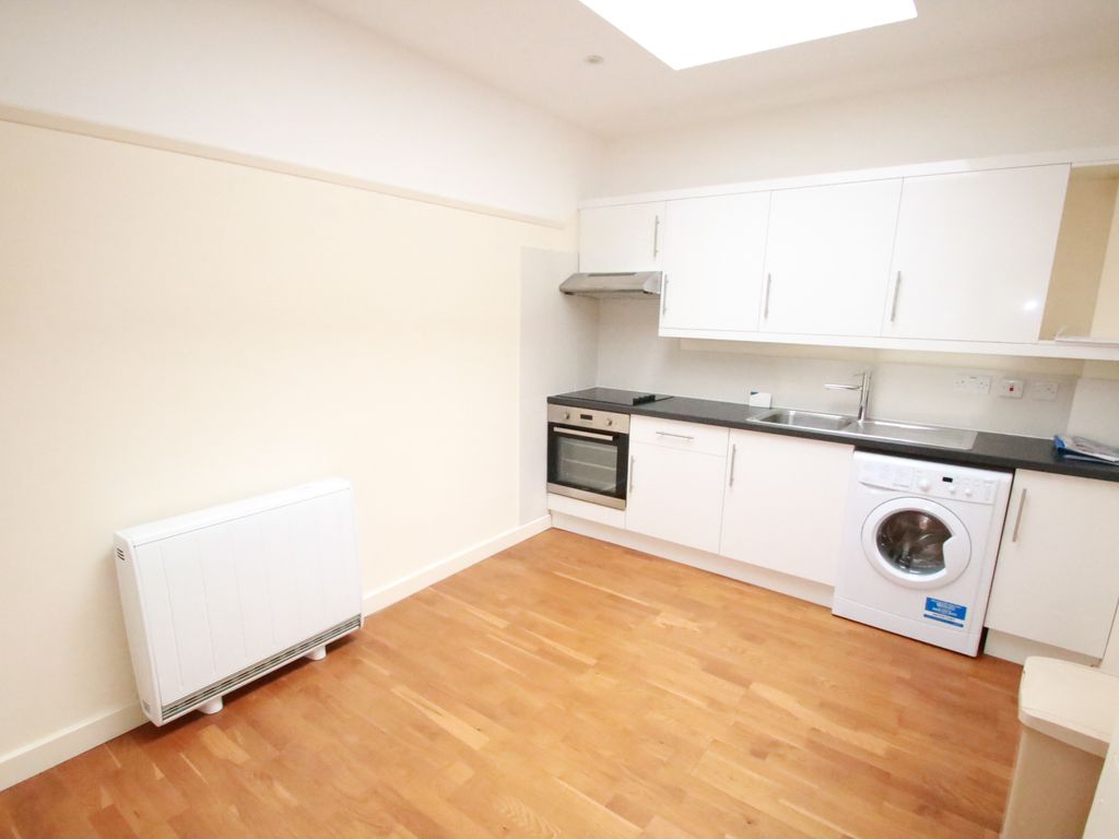 1 bed flat to rent in Chelsham Road, South Croydon CR2, £1,200 pcm