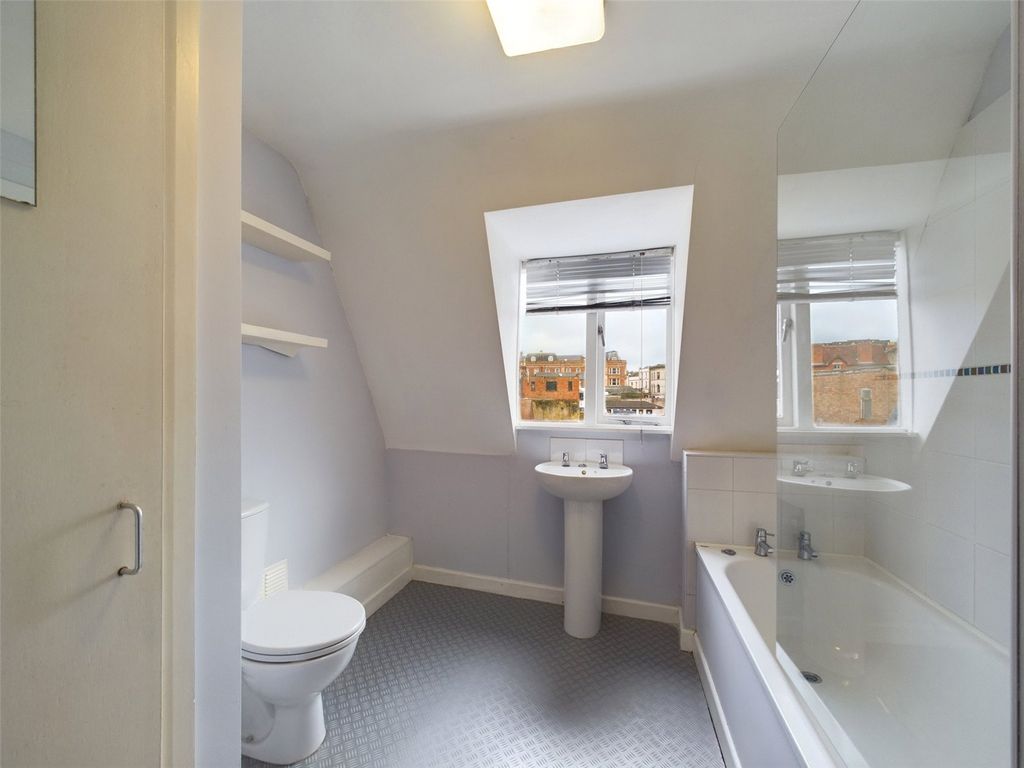 1 bed flat for sale in King Street, Stroud, Gloucestershire GL5, £135,000