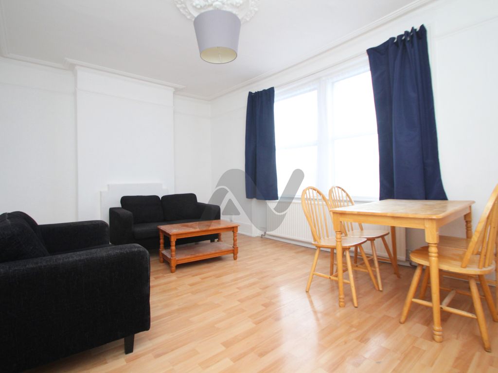 3 bed flat to rent in Archway Road, London N6, £2,300 pcm