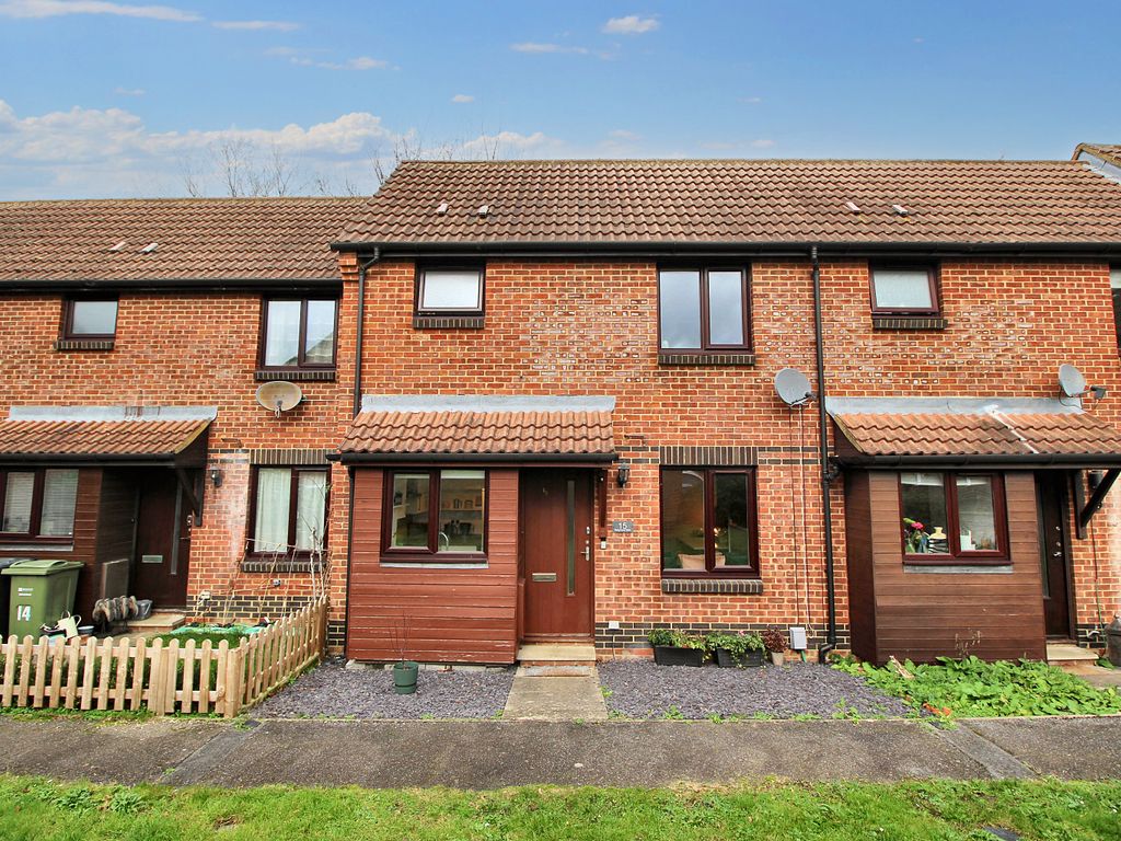 1 bed terraced house for sale in Dairymans Walk, Guildford GU4, £279,995