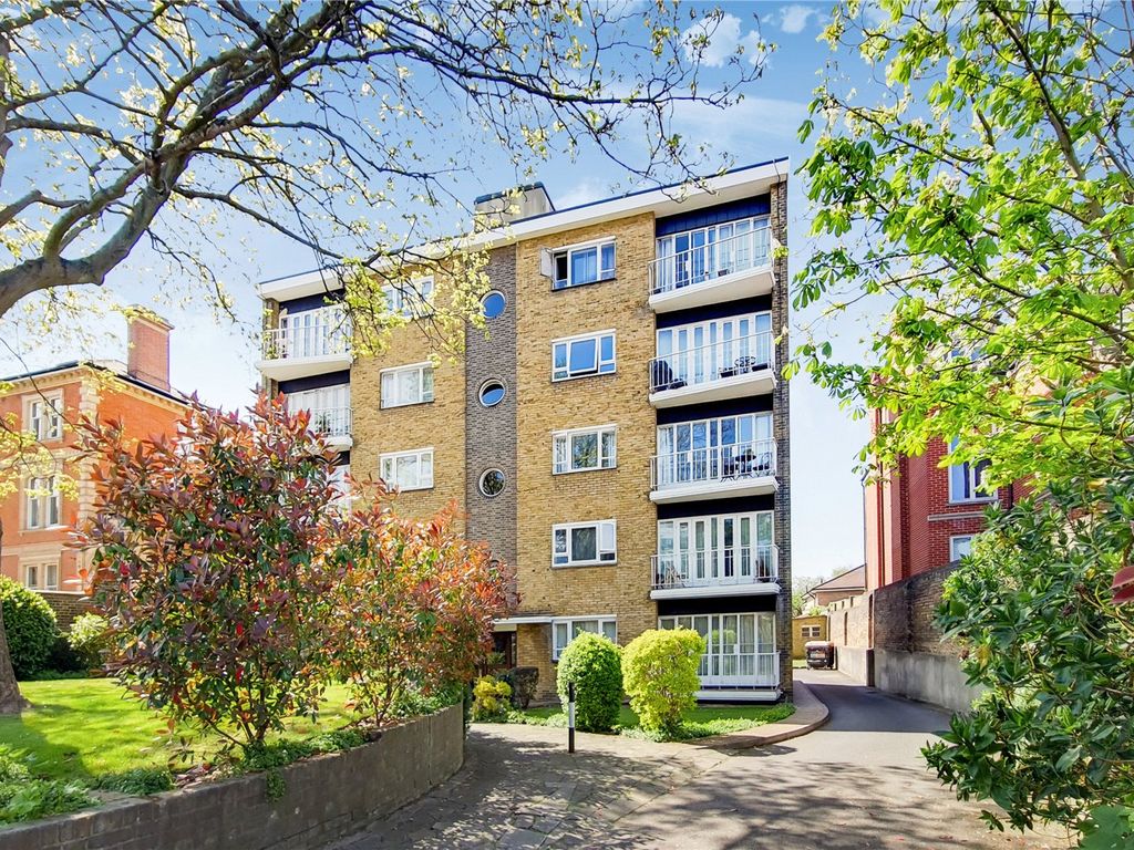 2 bed flat to rent in Putney Hill, Putney Hill SW15, £2,000 pcm