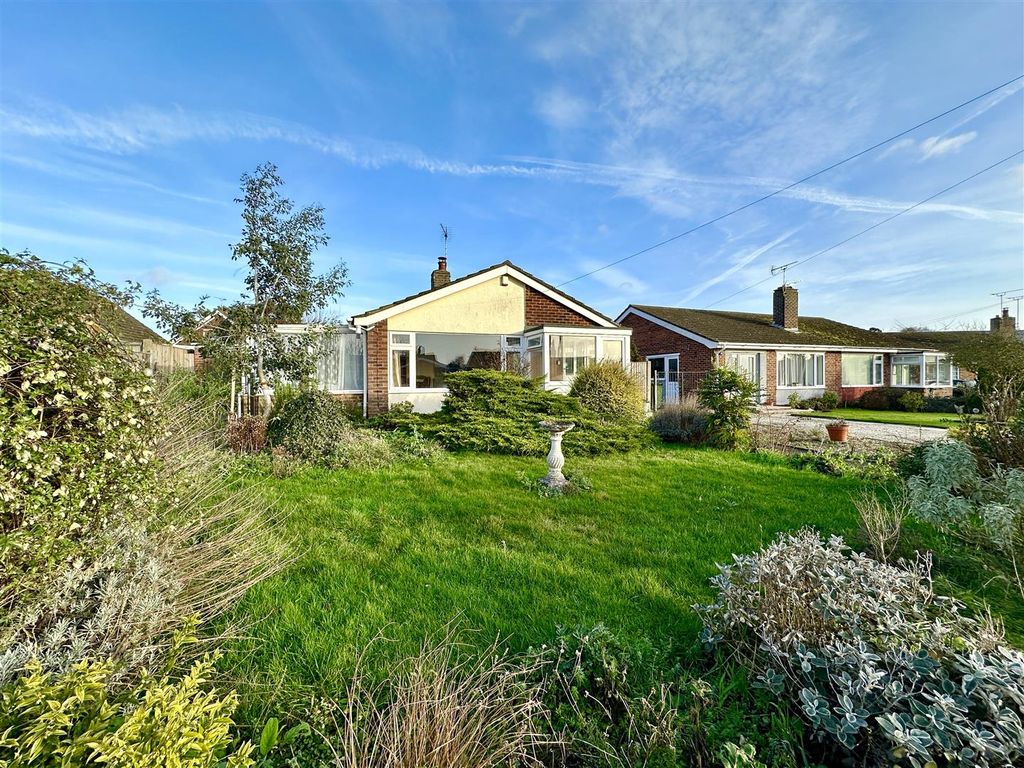 3 bed detached bungalow for sale in Rivermead, Stalham NR12, £260,000