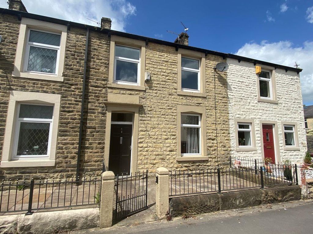 3 bed property to rent in West View, Clitheroe BB7, £825 pcm