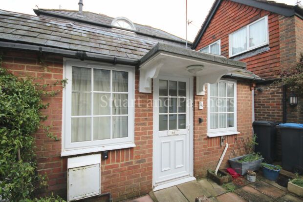 2 bed cottage to rent in Cuckfield Road, Hurstpierpoint BN6, £1,200 pcm
