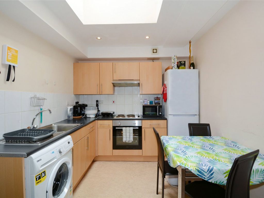 2 bed flat to rent in Old Kent Road, Old Kent Road SE1, £1,800 pcm