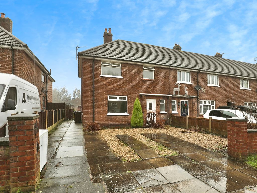 Semi-detached house for sale in Richmond Avenue, Ormskirk L40, £220,000