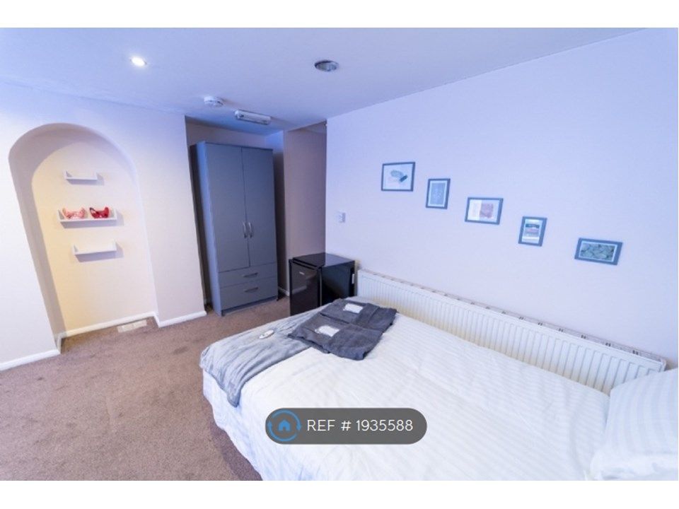 Room to rent in Salisbury Road Room 3!, Moseley, Birmingham B13, £899 pcm
