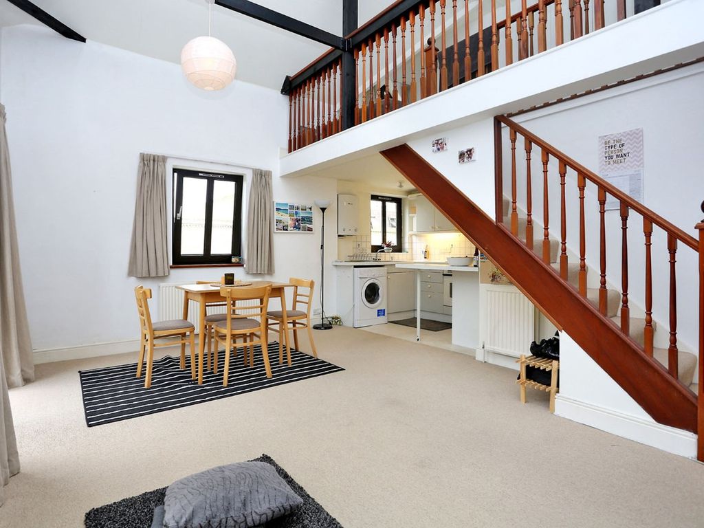 1 bed flat for sale in Dalling Road, Brackenbury Village, Hammersmith W6, £375,000
