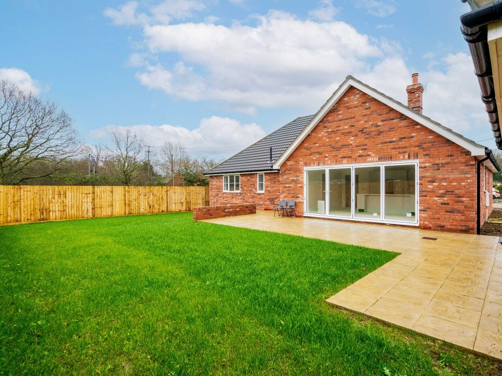 4 bed detached bungalow for sale in Black Mill Lane, Great Moulton NR15, £500,000