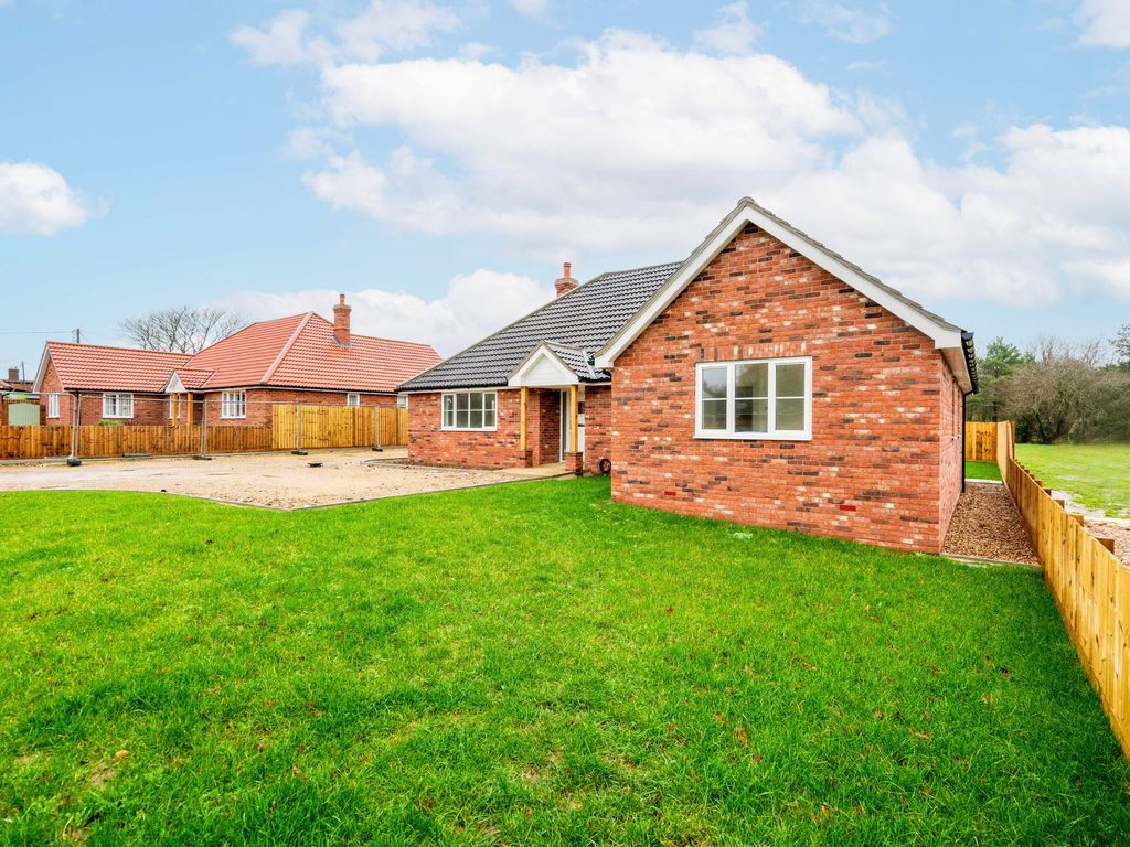 4 bed detached bungalow for sale in Black Mill Lane, Great Moulton NR15, £500,000