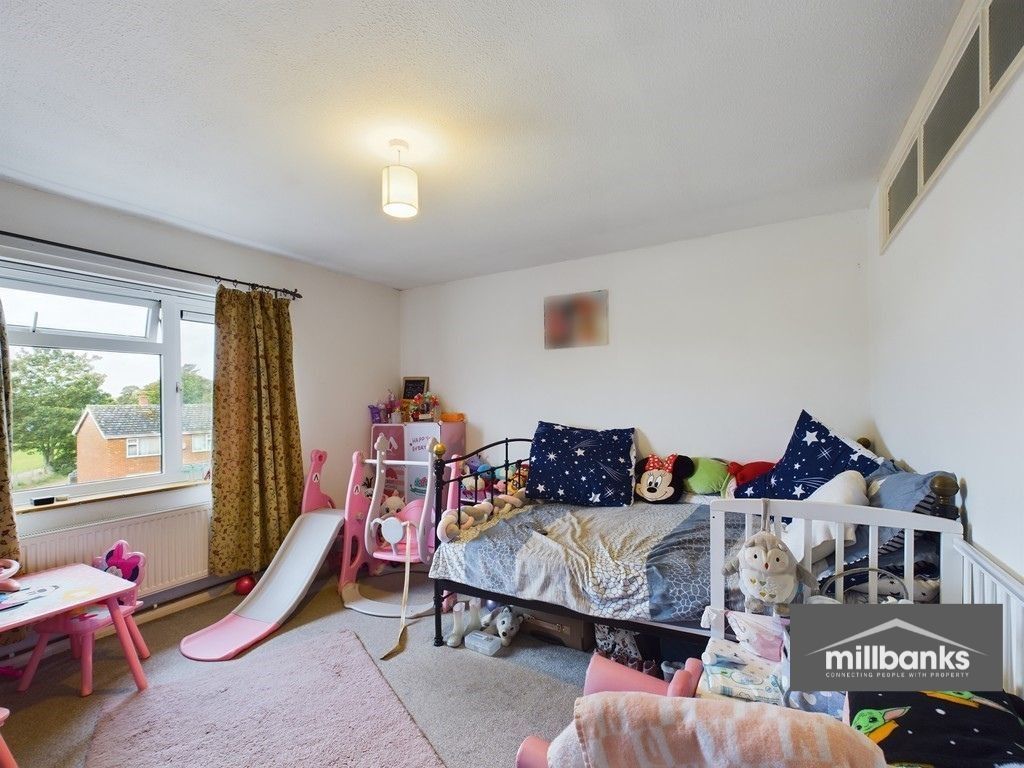 2 bed flat for sale in Skelton Road, Diss, Norfolk IP22, £120,000