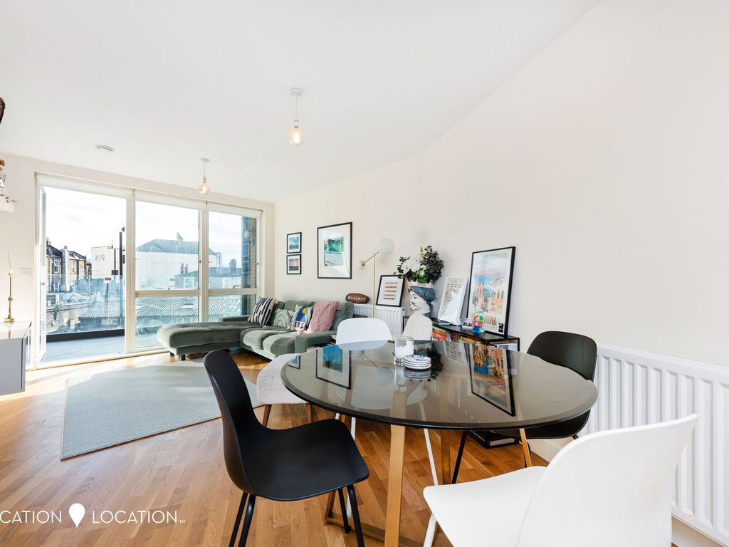 2 bed flat for sale in Selsea Place, Essence House Selsea Place N16, £550,000