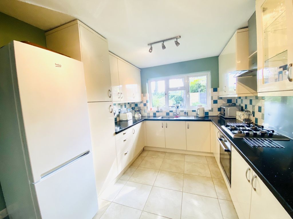 3 bed detached house to rent in Southern Haye, Hartley Wintney, Hook RG27, £2,350 pcm