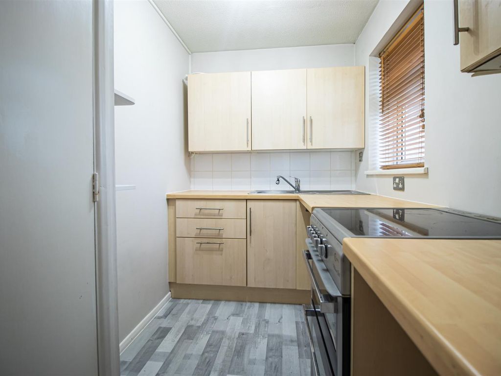 1 bed flat for sale in Coniston, Southend-On-Sea SS2, £165,000