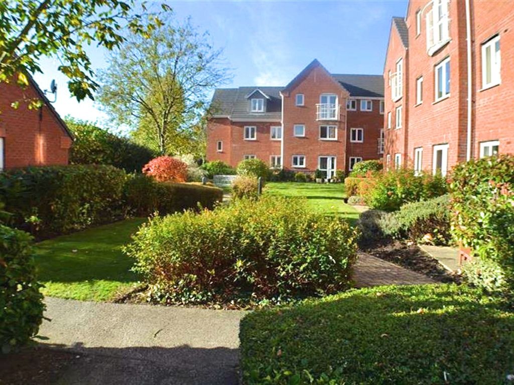 1 bed flat for sale in Lovell Court, Parkway, Holmes Chapel CW4, £105,000