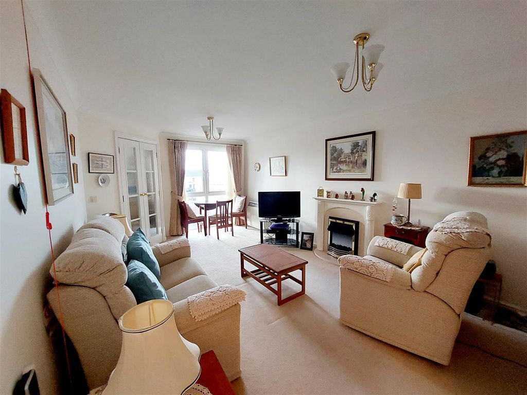 1 bed flat for sale in Alexandra Road, Gorseinon, Swansea SA4, £80,000