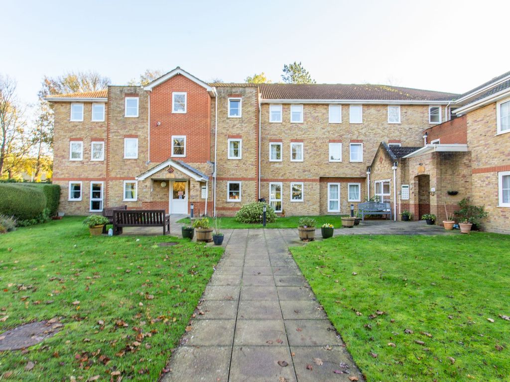 1 bed flat for sale in Fairfield Road, The Mansions Fairfield Road CT10, £125,000