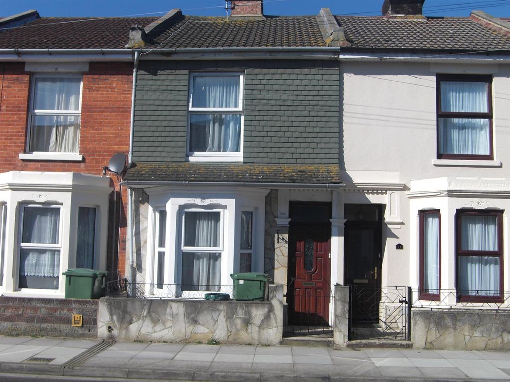 4 bed terraced house to rent in Bath Road, Southsea PO4, £2,150 pcm