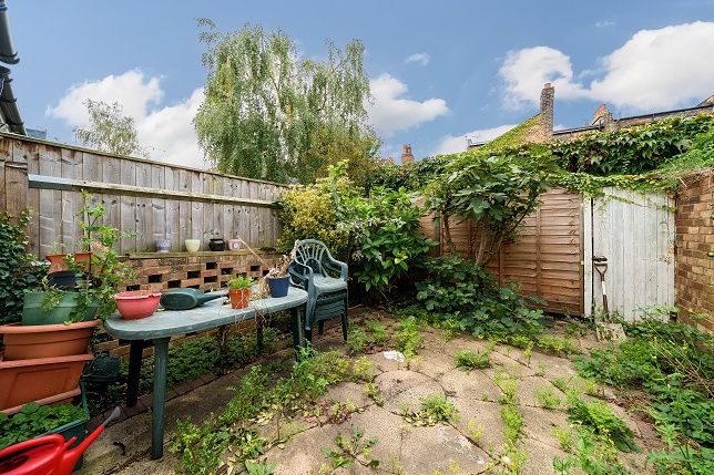 3 bed terraced house for sale in Glenfield Road, London W13, £600,000