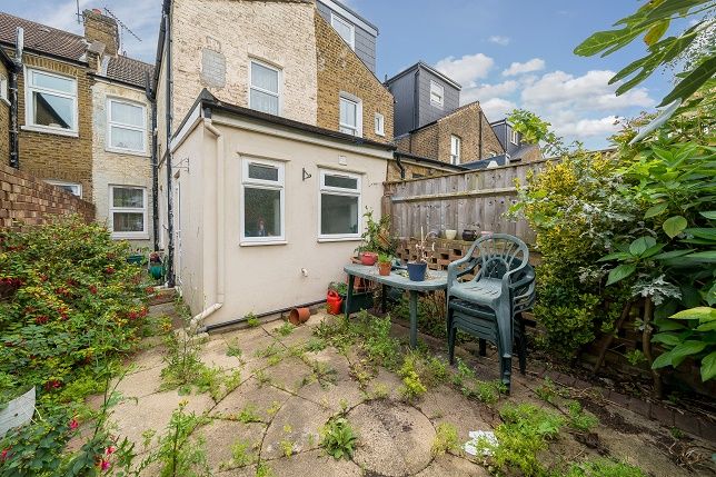 3 bed terraced house for sale in Glenfield Road, London W13, £600,000