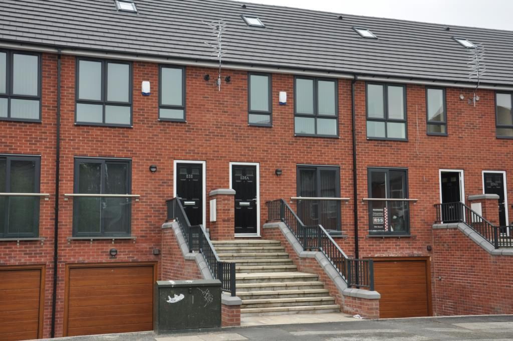 4 bed town house to rent in Lower Broughton Road, Salford, Manchester M7, £2,200 pcm