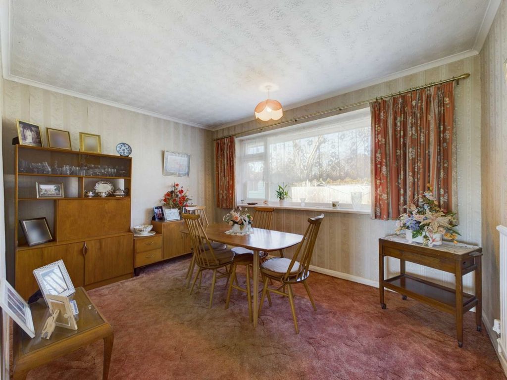 2 bed bungalow for sale in Weston Turville, Aylesbury, Buckinghamshire HP22, £400,000