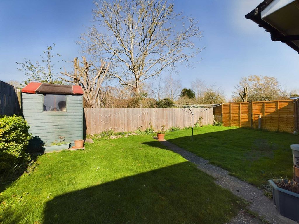 2 bed bungalow for sale in Weston Turville, Aylesbury, Buckinghamshire HP22, £400,000