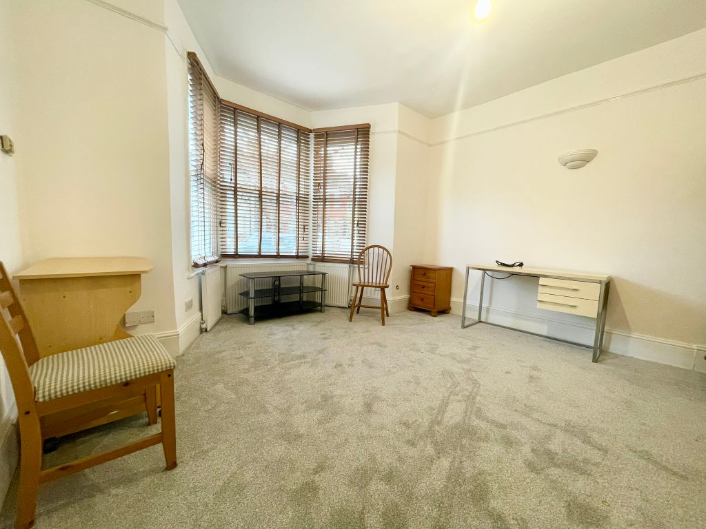 Room to rent in Willingdon Road, London N22, £1,050 pcm