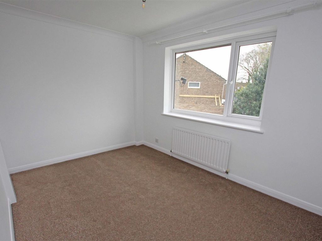 2 bed terraced house to rent in Kestrel Close, Ferndown BH22, £1,300 pcm