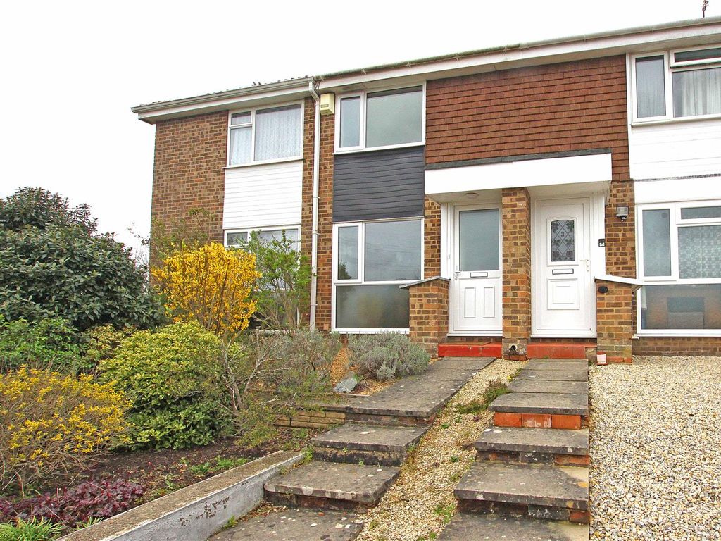 2 bed terraced house to rent in Kestrel Close, Ferndown BH22, £1,300 pcm