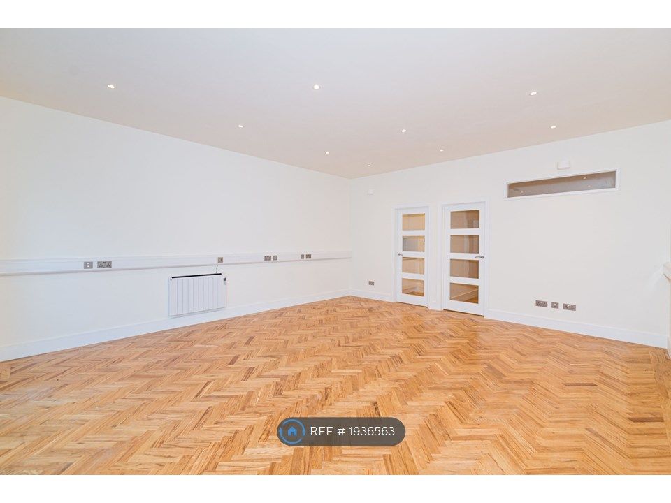 Studio to rent in Calvin Street, London E1, £1,800 pcm
