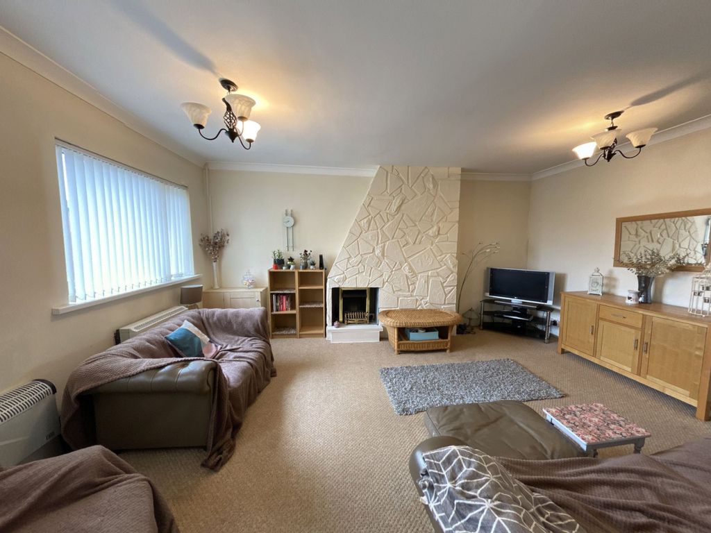 2 bed flat to rent in Fairwater Grove West, Fairwater, Cardiff CF5, £850 pcm