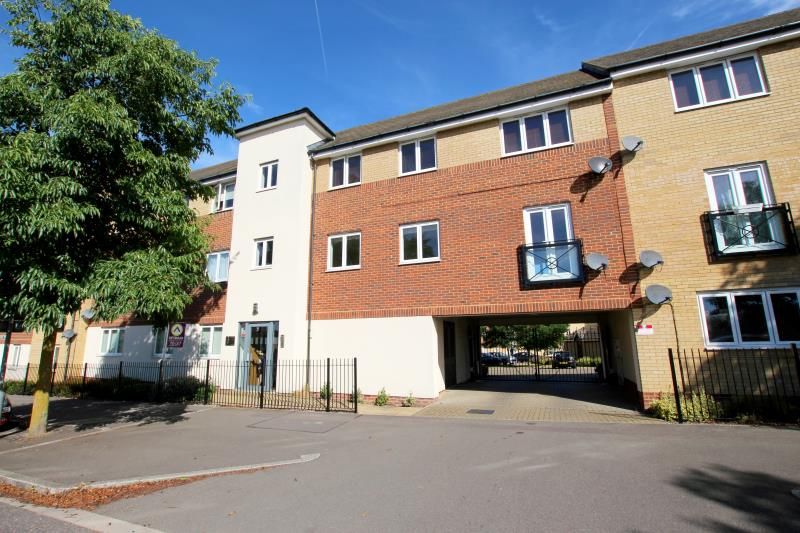 2 bed flat to rent in Eagle Way, Hampton Centre PE7, £950 pcm