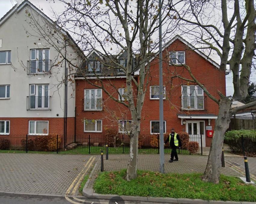 2 bed flat to rent in New Road, Essex RM13, £1,550 pcm
