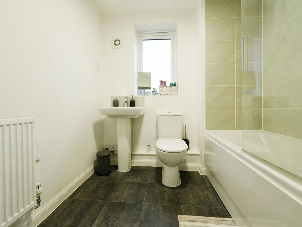 2 bed flat for sale in Hengrove Way, Bristol BS4, £105,750