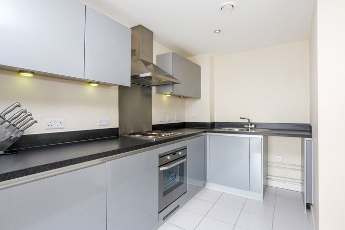1 bed flat to rent in Durnsford Road, London SW19, £1,550 pcm